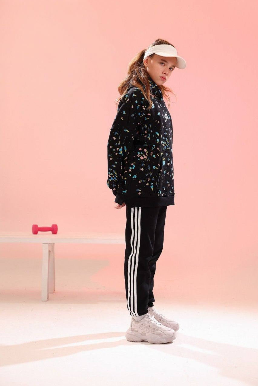 Girls’ Black Floral Print Hoodie – Cozy Pullover Sweatshirt with Kangaroo Pocket