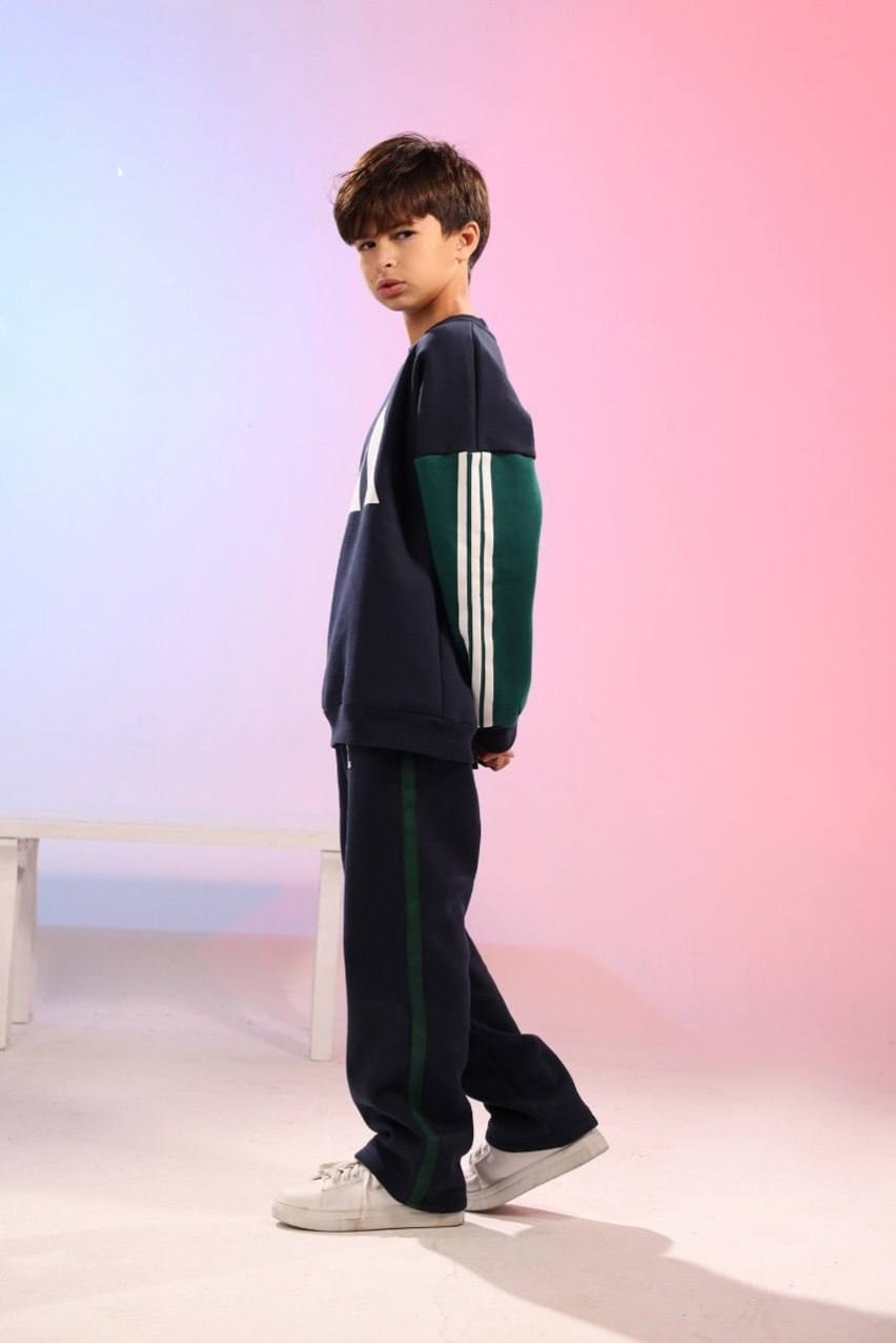 Boys’ Color Block Sweatshirt & Navy Joggers Set – Oversized Graphic Tracksuit