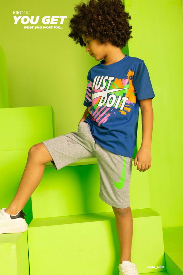 Paint Pop Tee & Solid Knit Shorts Se