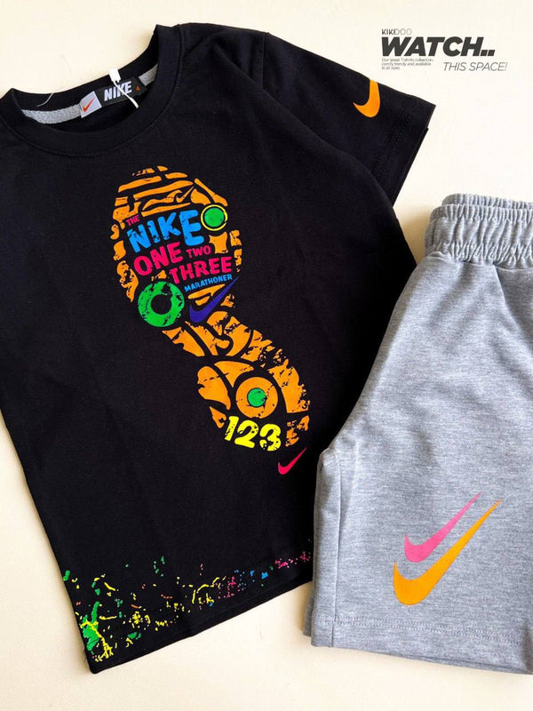 Paint Pop Tee & Solid Knit Shorts Se