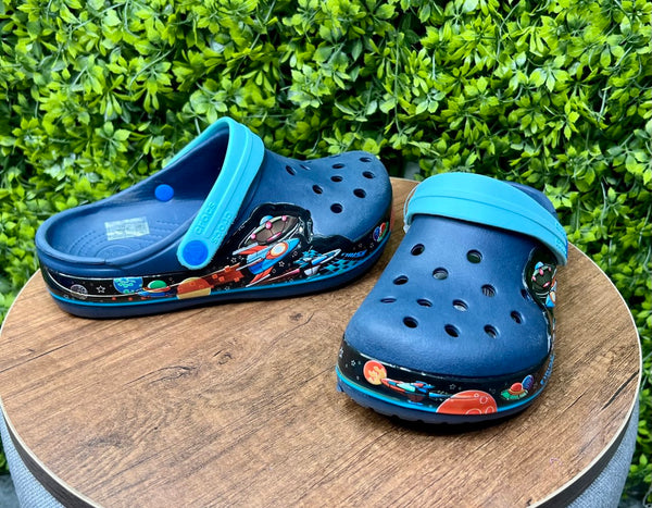space war crocs