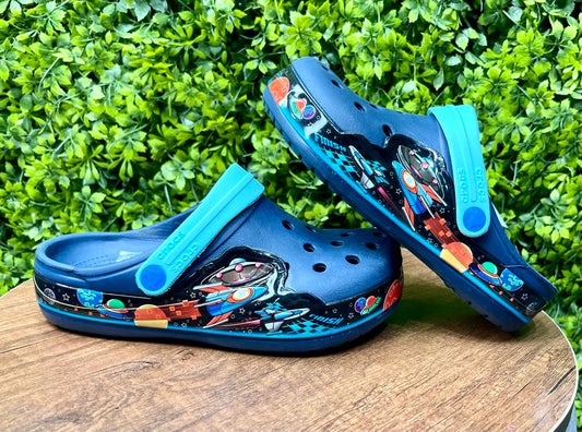 space war crocs