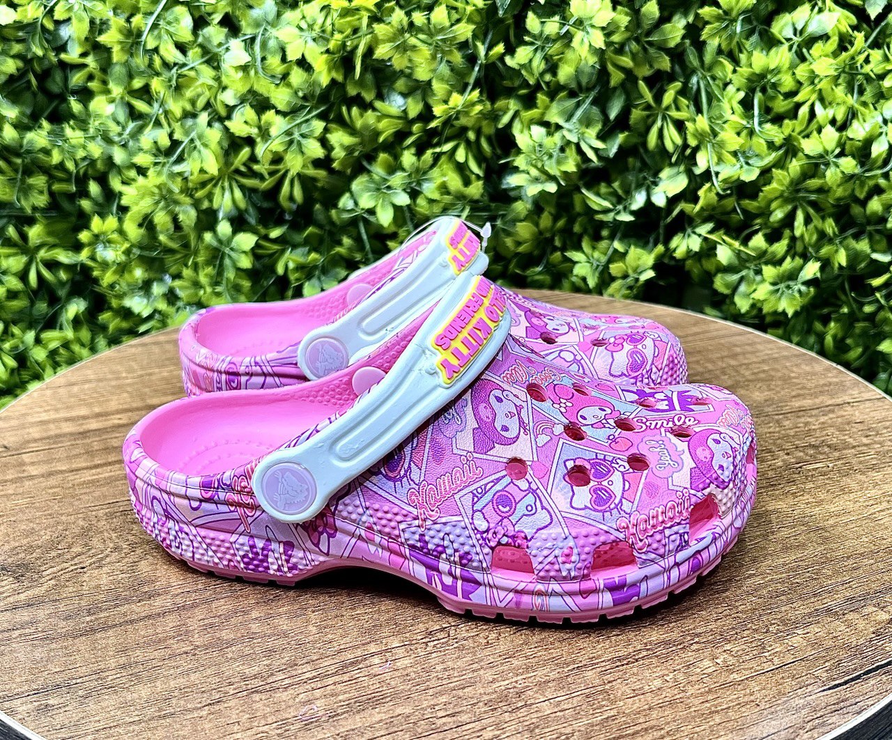 hello kitty crocs