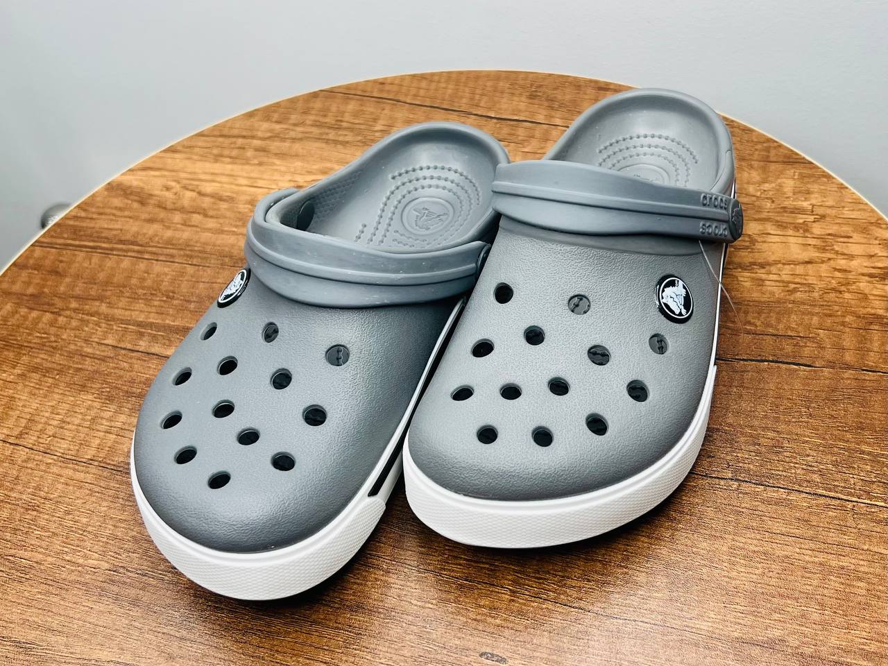 crocs gray-black